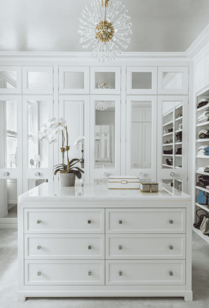 Contemporary Neoclassicism on the Upper East Side by Ferguson & Shamamian Architects in New York, United States