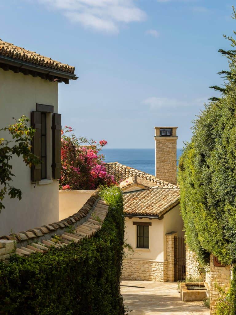 House on the Southern California Coast by Robert A.M. Stern Architects in Malibu, United States