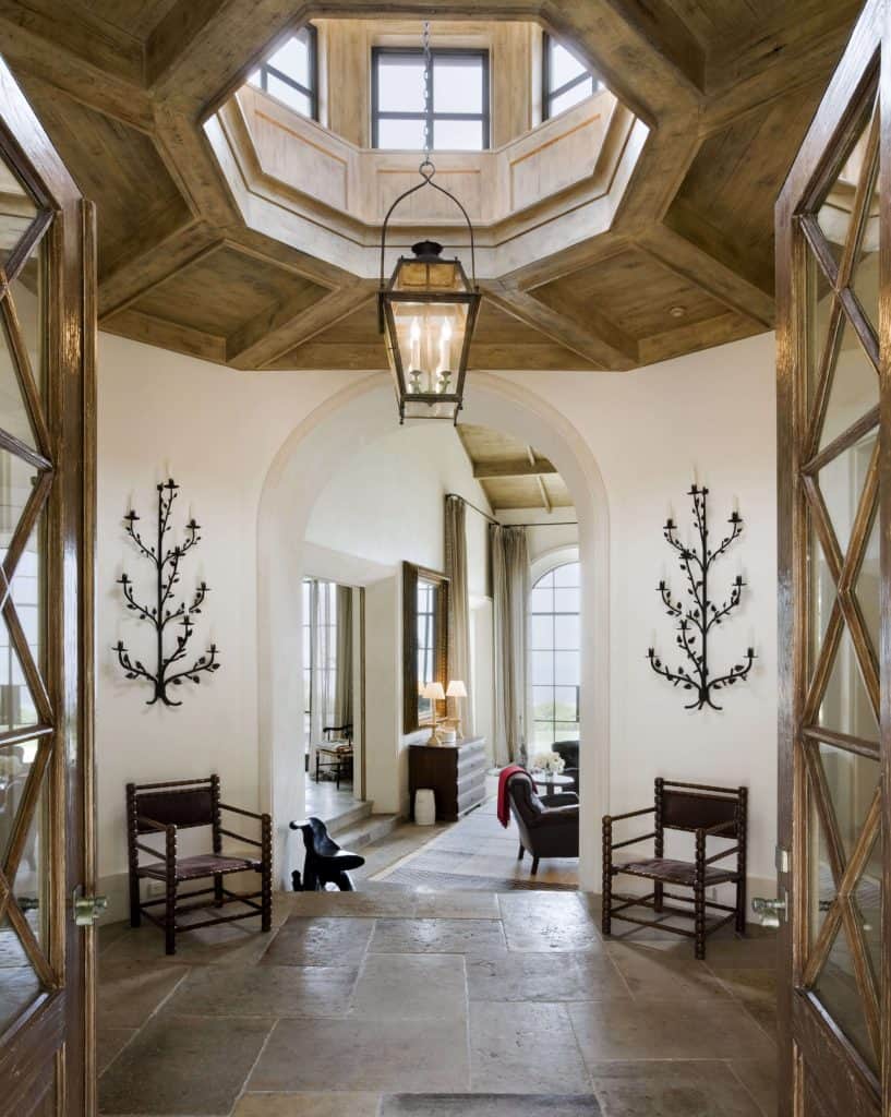 House on the Southern California Coast by Robert A.M. Stern Architects in Malibu, United States