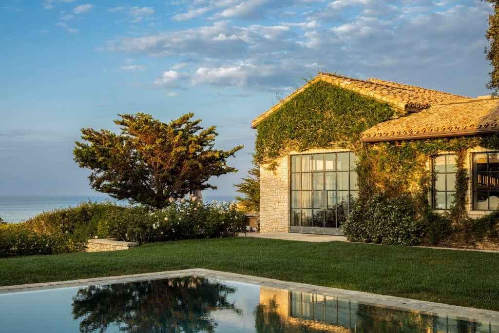 House on the Southern California Coast by Robert A.M. Stern Architects in Malibu, United States