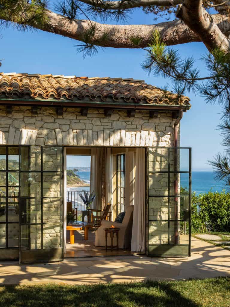 House on the Southern California Coast by Robert A.M. Stern Architects in Malibu, United States