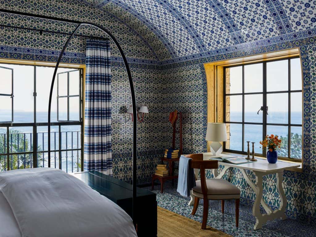 House on the Southern California Coast by Robert A.M. Stern Architects in Malibu, United States