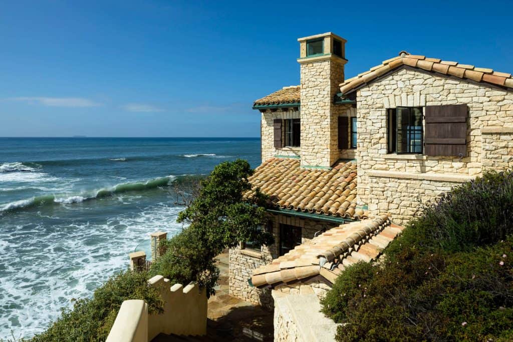 House on the Southern California Coast by Robert A.M. Stern Architects in Malibu, United States