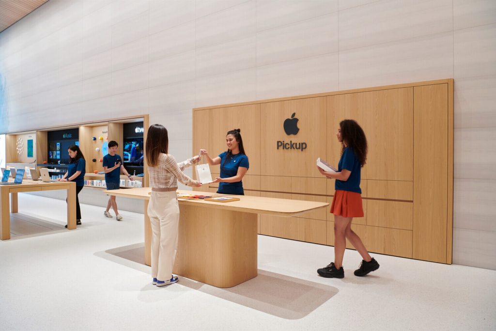 Apple Brompton Road by Foster + Partners in London, United Kingdom