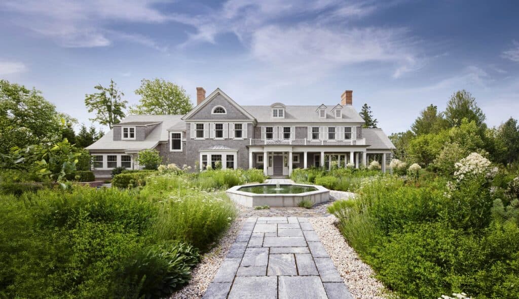 Hamptons Shingle Style by Ferguson & Shamamian Architects in Southampton, United States